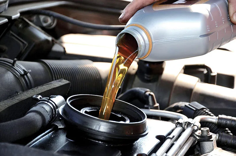 Doplňování motorového oleje